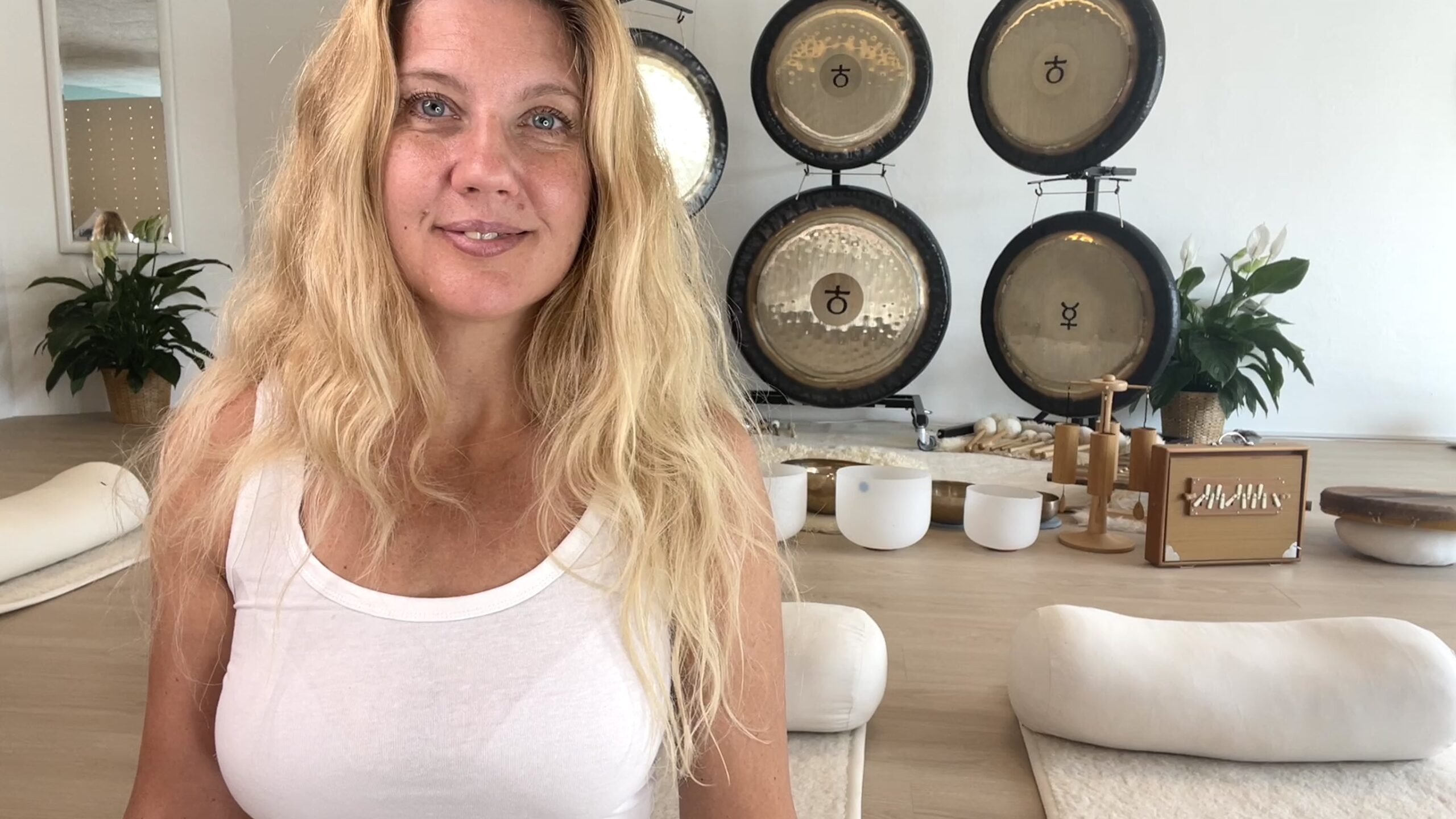 Halle Malinah i yogastudiet Klanghuset i Tjæreborg v. Esbjerg